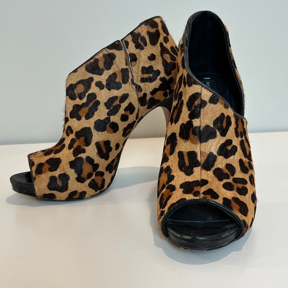BCBGMAXAZRIA Leopard Calf Hair Cutout Peep Toe Platform Booties US 6